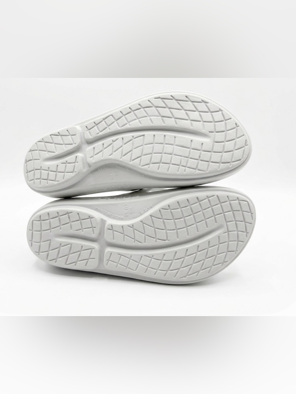 OOFOS White Women's Foam Slide Sandals 8 1/2 W - Picture 4 of 8